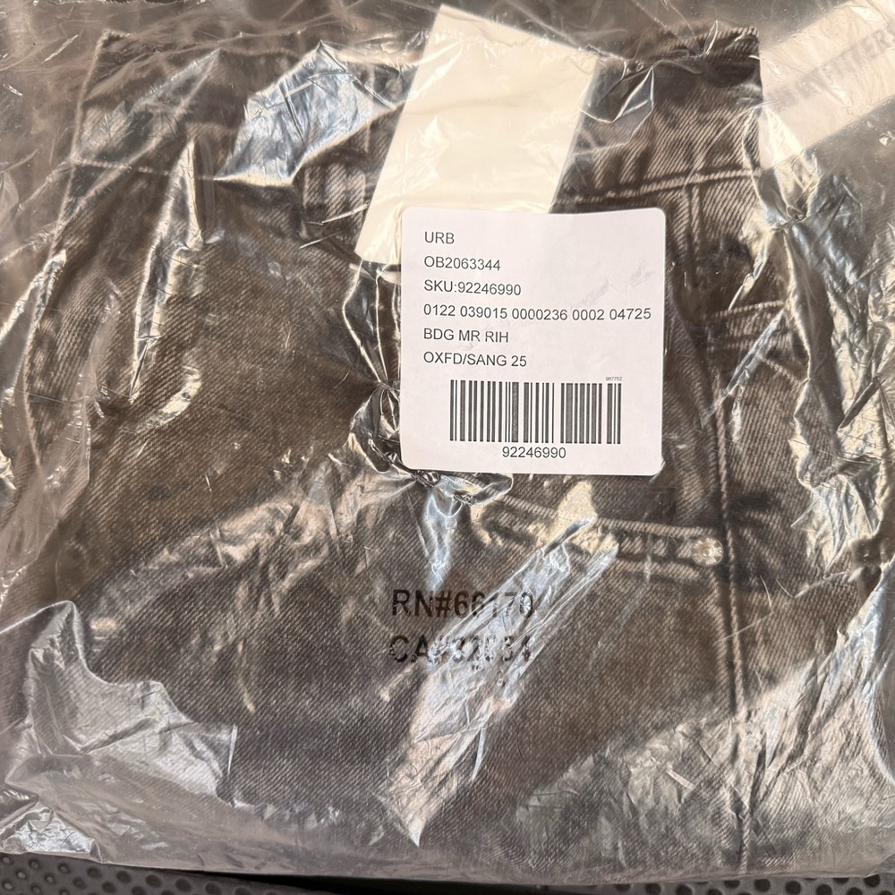Urban Outfitters BDG Rih Barrel Mid-Rise Jean - Picture 2 of 2